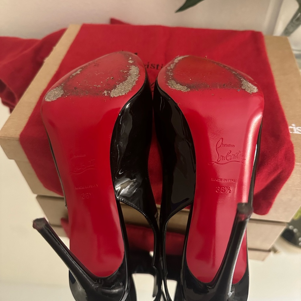 Christian Louboutin - Picture 4 of 10